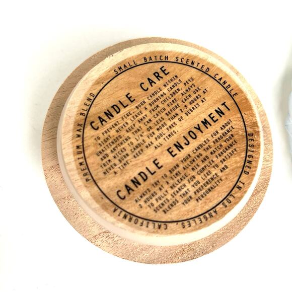 Scented candle in glass jar with wooden lid - Picture 3 of 4